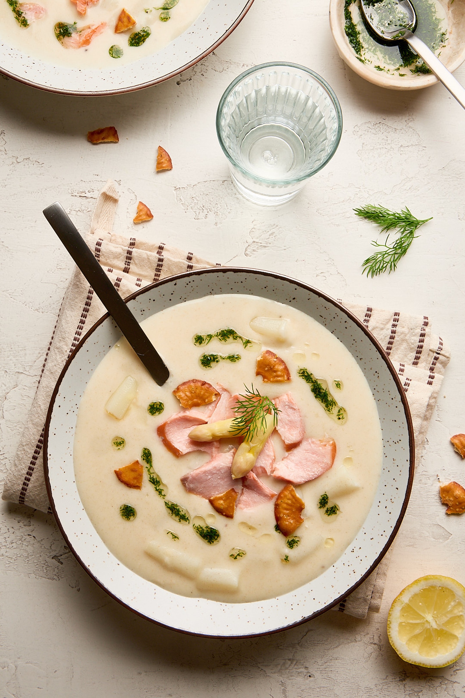 Spargelsuppe mit Stremllachs